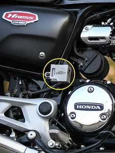 Rear Fluid Reservoir Cover Fit for HONDA HNESS CB 350 - Foto 1 di 4