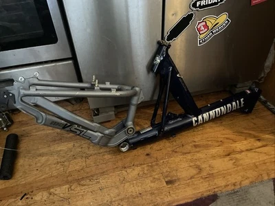 Cuadro de aluminio para bicicleta de montaña Cannondale Super V 2000 tamaño pequeño Foto 1 de 4