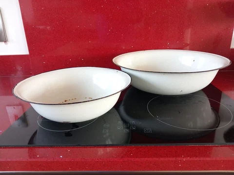 LARGE VINTAGE ENAMEL WASH BASINS X 2. WHITE WITH DARK TRIM.GARDEN PLANTERS.Used Cover