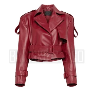 Cropped Trenchcoat für Damen - rote Kurzjacke aus Leder mit Gürtel, schicker Moto Style - Bild 1 von 10