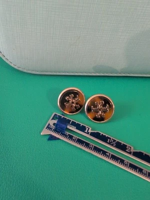 Brincos fantasia Tori Burch aparência concha de tartaruga e tom dourado - Imagem 1 de 2