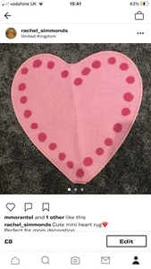 heart shaped rug In Good Condition - Picture 1 of 3