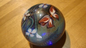 Vtg. 1979-ButterFly Flowers/ and design Glass Paperweight 1 lb - Picture 1 of 12
