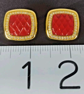 Orecchini Joan Rivers quadrati cristallo pelle rossa motivo pitone bottoni tono oro - Foto 1 di 5