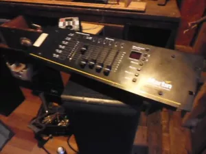 MARTIN 2518 LIGHTING CONTROLLER - Picture 1 of 6