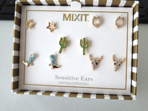 PENDIENTES JC PENNY MIXIT EN CAJA CZS, HIPOALERGÉNICOS - Imagen 1 de 1