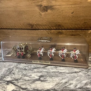 Vintage Queens Silver Jubilee Royal State Coach in Display Case - Picture 1 of 23