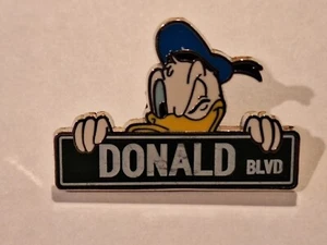Disney Trading Pins-2015 Disney Streets/Disney Parks-Street Signs-Donald Blvd. - Picture 1 of 1