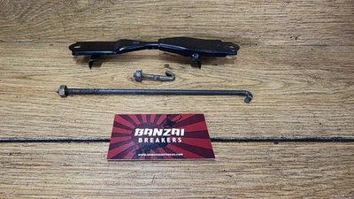 Nissan 350Z Z33 2003 VQ35DE 3,5 V6 compartimento del motor abrazadera de batería Foto 1 de 4