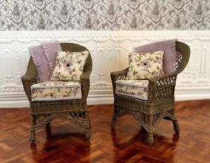 1/12 SCALE TWO WICKER STYLE RESIN CHAIRS WITH FABRIC CUSHIONS. - Picture 1 of 4