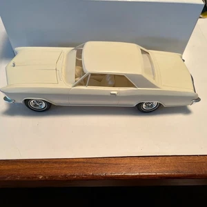 1965 Buick Riviera Plastic Promo Model 1/25 Scale White - Picture 1 of 11