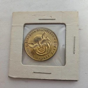 Chicago, Illinois Gus' Good Food Pig Matching Coin Token Medal Brass circulated - Picture 1 of 2