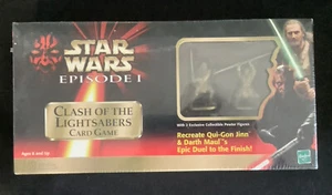 NIP 1999 STAR WARS EPISODE I CLASH OF THE LIGHTSABERS KARTENSPIEL MIT 2 FIGUREN - Bild 1 von 2