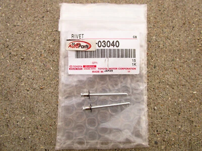 08-21 TOYOTA LAND CRUISER PARABRISAS DELANTERO CUBIERTA PANEL REMACHES CANTIDAD 2 OEM NUEVO Foto 1 de 4