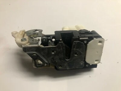 CADILLAC DTS 2006 2007 2008 2009 2010 ACTUADOR DE CIERRE DE PUERTA TRASERA IZQUIERDA Foto 1 de 3