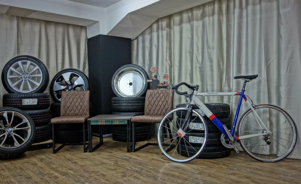 BMW Motorsport Rennrad Q8.R in bester Qualität NEU Dura ACE Austattung limited - Bild 1 von 4