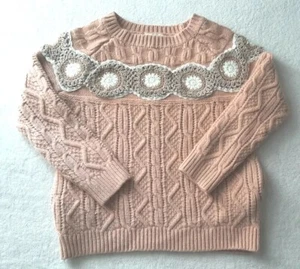 Listicle Pullover Damen klein rosa Grobstrick Zopfmuster Häkel Stickerei Taschen - Bild 1 von 6