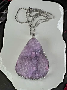 Versilberte lila Druzy Geode Anhänger Halskette 24" ~ 894 - Bild 1 von 6