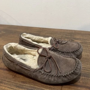 UGG Women's Dakota Espresso Suede Slippers Moccasins 5612 Shoes Sz 8 - Picture 1 of 8