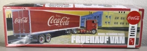 AMT 1109/06 Coca-Cola Model Beaded Panel FRUEHAUF VAN Semi Trailer 1/25 Kit NEW - Picture 1 of 6