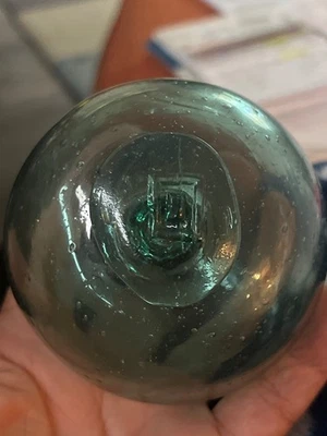Flotador de pesca de vidrio japonés vintage hecho a mano tonos azules de 4 pulgadas de diámetro Foto 1 de 4