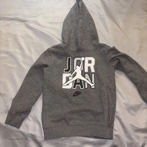 Sudadera con Capucha Air Jordan Niños Talla 5-6 Gris Suéter con Capucha Pull Over Informal - Imagen 1 de 7