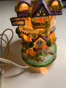 Casa delle uova Bunnyville lampadina in ceramica in cavo inclusa è oggetto da esposizione. - Foto 1 di 5
