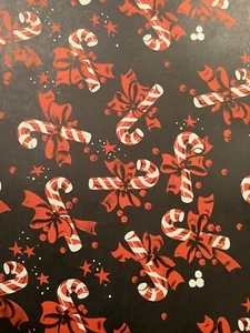 L945🌟Vintage 40er Jahre Weihnachten Geschenkpapier-ROTE ZUCKERSTANGEN AUF SCHWARZ 20”x30” - Bild 1 von 3