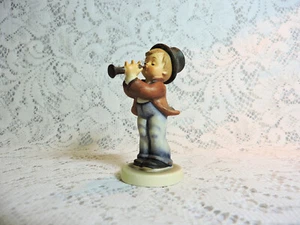 Serenade 3-1/4" Hummel Figurine #85/4/0 - 3 Fingers Up TMK-6 Missing Bee Signed - Picture 1 of 5