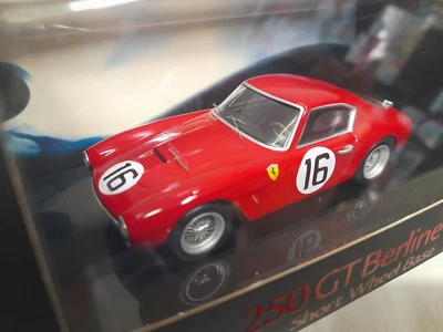 Hot Wheels P9961 Ferrari 250 GT Berlinetta SWB #16 M. Trintignant/C. Abate 1/43 - Immagine 1 di 3