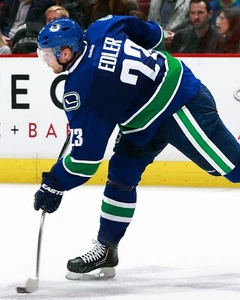 Foto de hockey Alexander Edler Slapshot Action Vancouver Canucks 8x10 NHL - Imagen 1 de 1