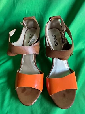 Zapatos de tacón Kenneth Cole con tiras talla 8,5 M usados Foto 1 de 4