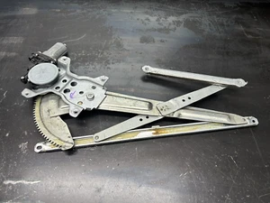 07-13 Suzuki SX4 Hatchback delantero derecho pasajero regulador/motor - Imagen 1 de 2