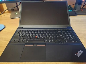 Lenovo ThinkPad E15 Gen 2 - 15.6" / 256GB_SSD / Ryzen_7_4700U / 16GB_RAM / Win11 - Imagen 1 de 9