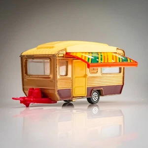 Corgi Carlight Caravan 490 1970s Diecast Trailer + Opening Door Pot Plant Awning - Picture 1 of 10