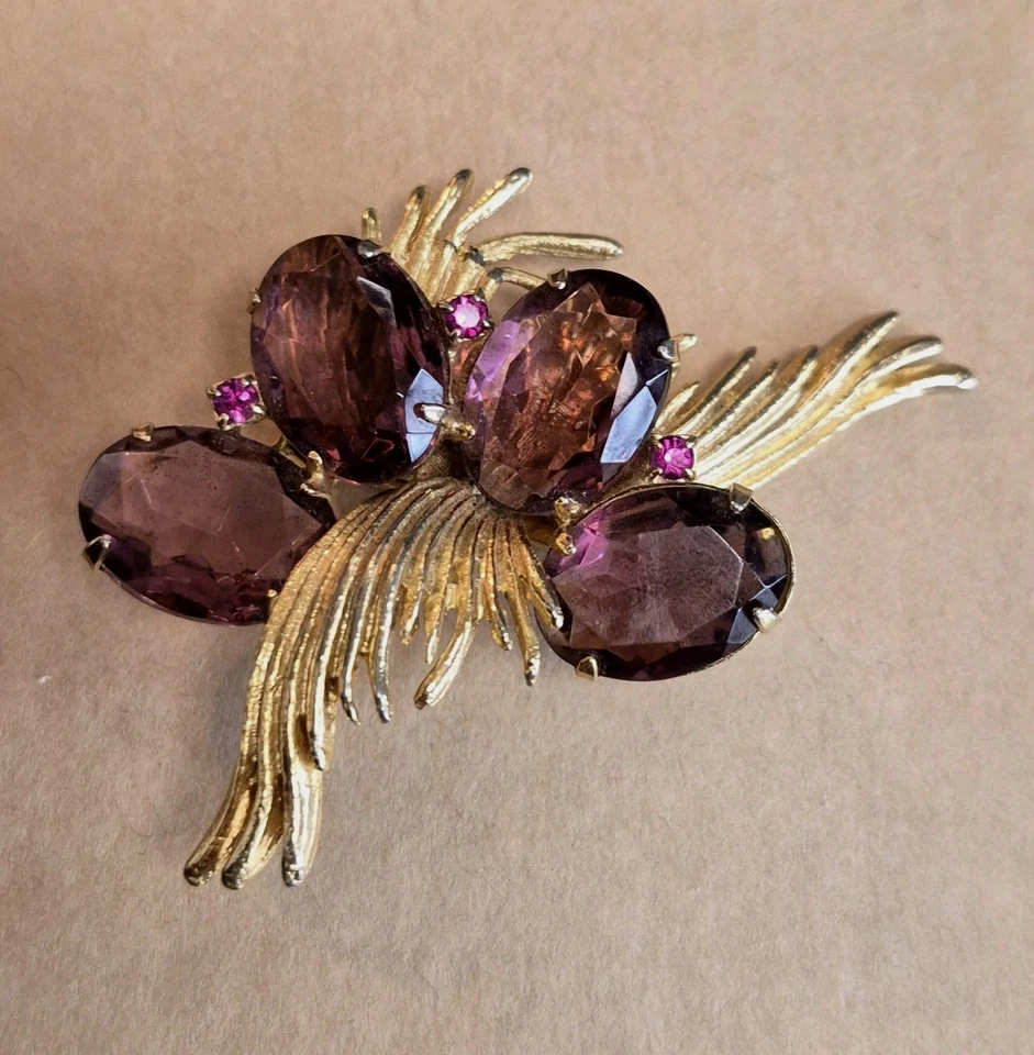 Broche de piedra ovalada púrpura amatista tono dorado MCM vintage RARO Foto 1 de 4