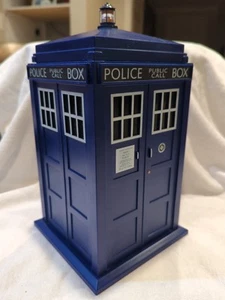 2004 Dr Who TARDIS Cookie Jar BISQUIT BIN Police Box PLASTIC Speaks When Opened - Picture 1 of 4