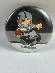 Las Vegas Raiders Vintage Pinback Button 1983 NFL Football 1.25 Inch - Picture 1 of 2