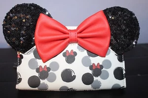 Loungefly Cardholder Minnie Mouse rote Schleife mit rot weiß schwarz Design Neu mit Etikett Geldbörse - Bild 1 von 2