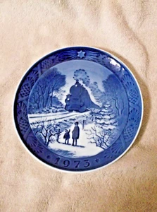 Vintage Going Home for Christmas 1973 by Royal Copenhagen - Picture 1 of 3