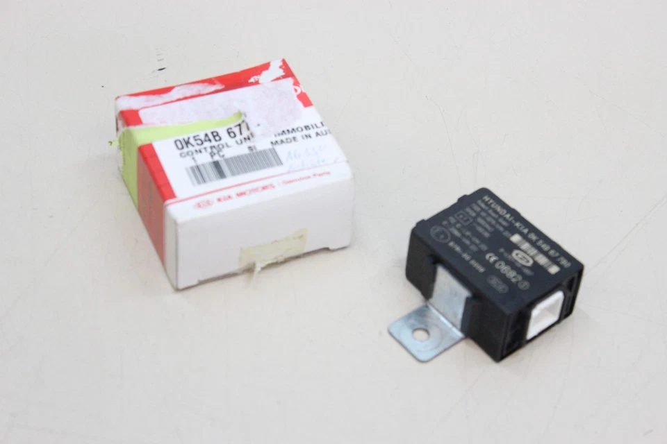 Centralina originale KIA Carnival II centralina ECU immobilizzatore 0K54B677B0 - Immagine 1 di 1