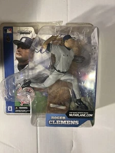 Rodger Clemons New York Yankees Figure With Mound (2002) Vintage Collectibles - Picture 1 of 8