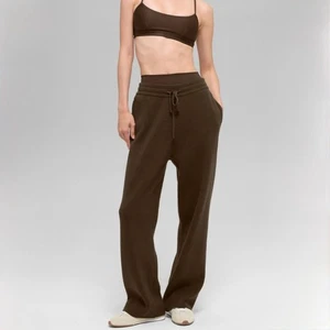 ALO Yoga Scholar Straight Leg Sweatpant in Espresso Brown size Medium EUC - Picture 1 of 8