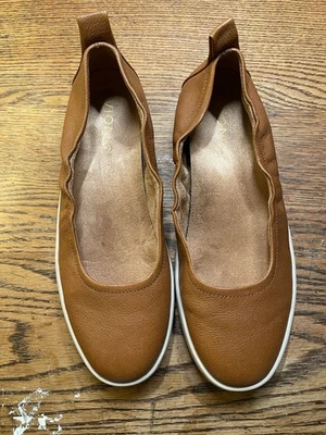 VIONIC Women’s Uptown Ballet Leather Comfort Slip-on Flats Tan/Brown Size 6 - Image 1 of 4