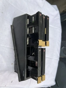 Audi Typ 44 Teile. Fischer C-Box für Mittelkonsole hinten - Bild 1 von 3