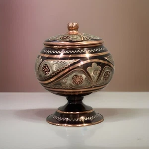 Ciotola vintage in rame, piatto con piedini 4”x4” inciso a mano con coperchio, made in Turkey - Foto 1 di 5