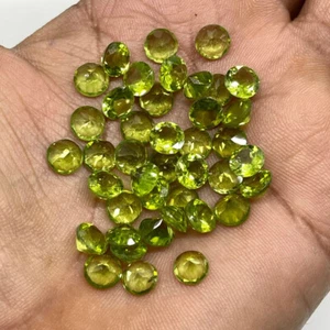 1 Stück Pakistan Peridots runder/brillanter Schliff 7 mm ca. 1 Carat - Bild 1 von 6