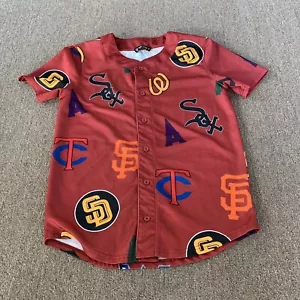 Camicia Baseball Uomo Rebel Minds Taglia M Rossa Orlo Curvo Manica Corta Logo Bottoni - Foto 1 di 6
