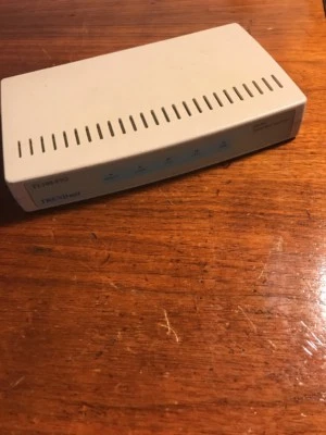 Trendnet TE100-PS3 10/100 Multiprotocol Fadt Ethernet Print Server - Image 1 of 4