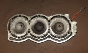 Suzuki 75 HP 2 Stroke Cylinder Head ASSY PN 11111-95630-0ED Fits 1986-1997 - Picture 1 of 3